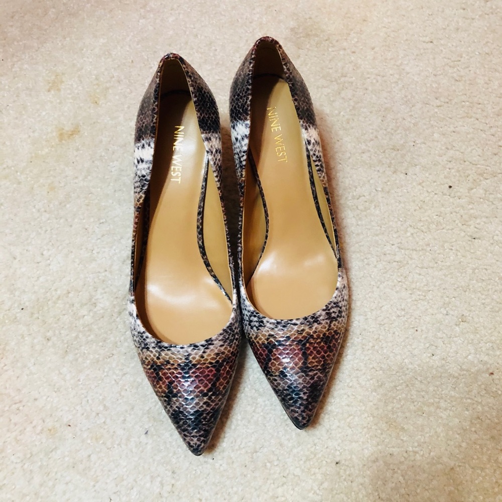 Nine west snake skin pumps